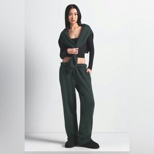 SKIMS Cotton fleece Straight Leg Pants
Color spruce